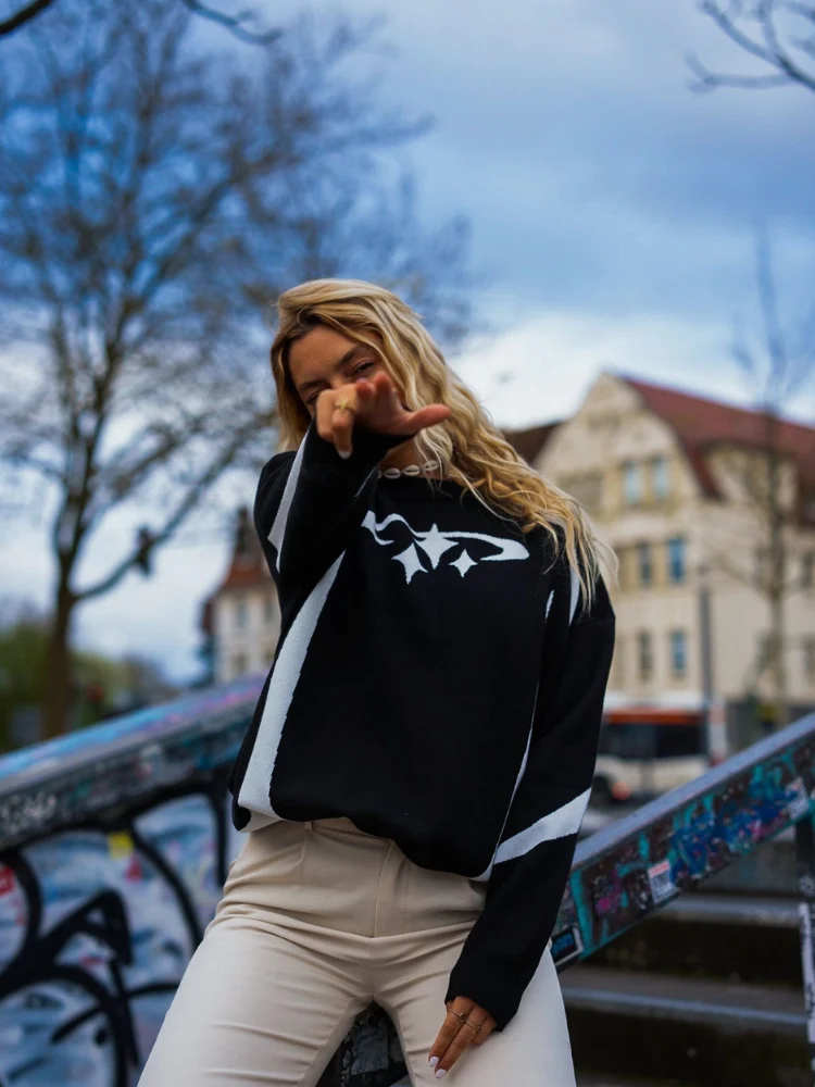 Y2K Vintage Sweater - Image 4